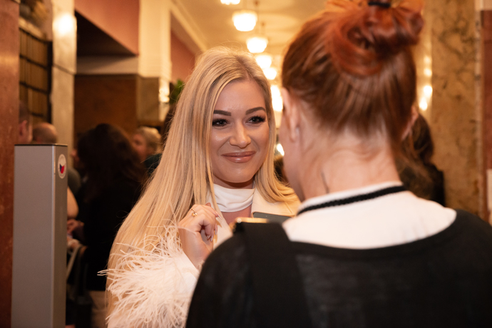 FOTO: Dominika Myslivcová na premiéře filmu Indián v doprovodu svého přítele Zdeňka Ch. – stránka 488