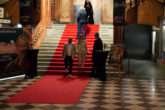 FOTO: Dominika Myslivcová na premiéře filmu Indián v doprovodu svého přítele Zdeňka Ch. – stránka 477