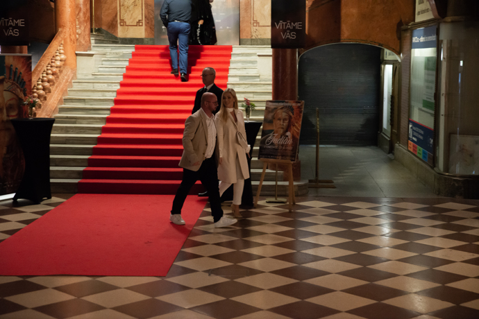 FOTO: Dominika Myslivcová na premiéře filmu Indián v doprovodu svého přítele Zdeňka Ch. – stránka 476