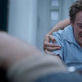 Životopisný snímek Elvis. Hlavní roli ztvárnil Austin Butler, Tom Hanks si zahrál manažera pěvecké legendy.