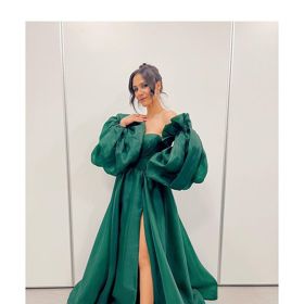 Eva je nádherná žena. 