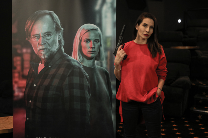 FOTO: Eva Decastelo si natáčení s Karlem Rodenem užívala plnými doušky. – stránka 303