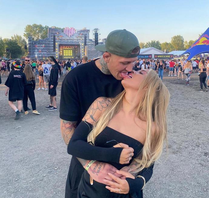 FOTO: "Jsme oba blázni," říká Václav s tím, že to je jedna z věcí, kterou na své přítelkyni zbožňuje. – stránka 191