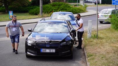 FOTO: Ochranka Andreje Babiše má v autě maják. Ten však nesmí používat.