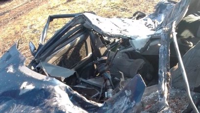 FOTO: Ruská technika rozválcovala civilní auto ve městě Sumy.