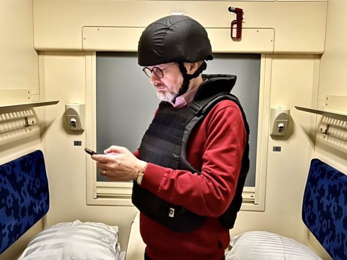 FOTO: Petr Fiala v kupé vlaku. – stránka 1328