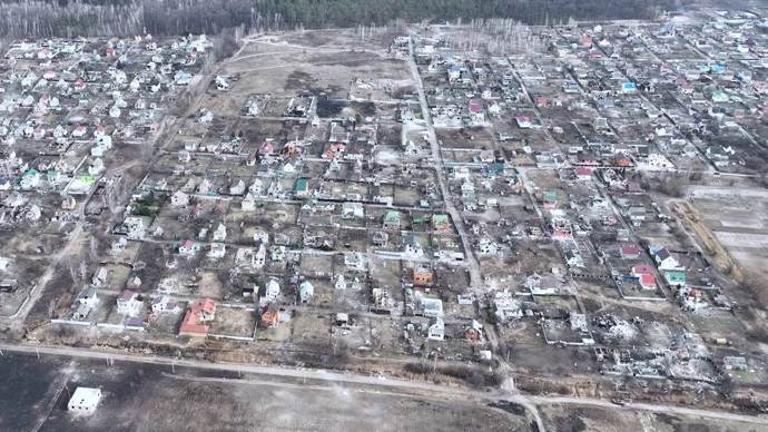 FOTO: Vesnice Moschun nyní... Nebyla v ní žádná vojenská základna, jen civilisté. – stránka 1279