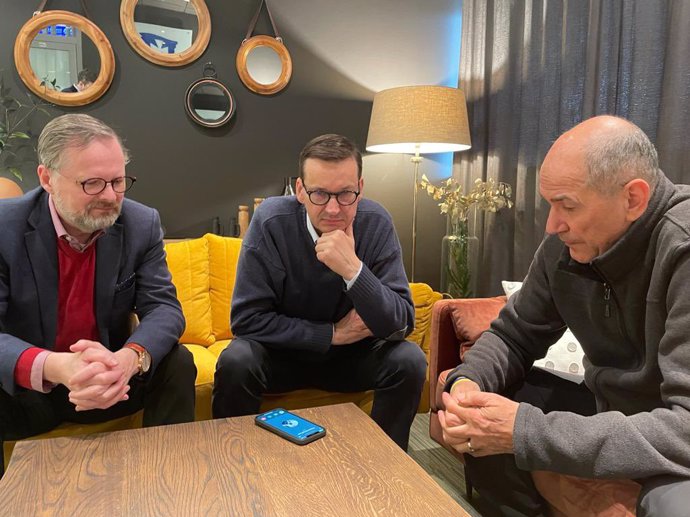 FOTO: Státníci se radí před cestou. – stránka 1327