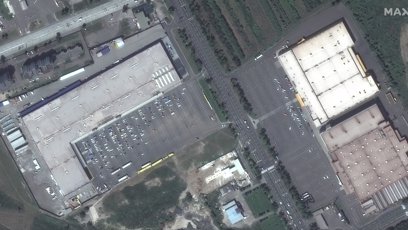 FOTO: Letecké záběry nákupního střediska před ostřelováním.