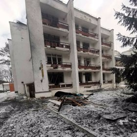 Rusové ostřelují i obydlená sídliště.