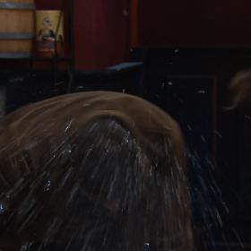 Lucie Černá se v boji nebude bát použít lahev od vína.