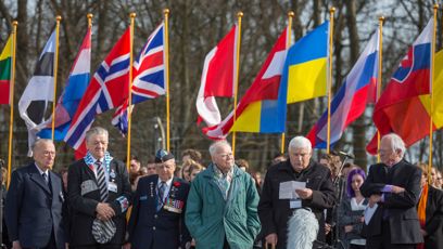 FOTO: Romatčenko na vzpomínkové akci druhý zprava.