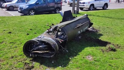 FOTO: Jedna z ruských raket, které dopadly na nádraží v ukrajinském Kramatorsku.