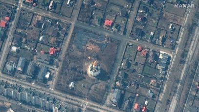 FOTO: Na satelitních snímcích je patrný masový hrob u bučského kostela.