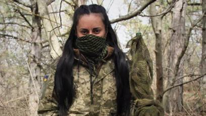 FOTO: Sniperka s přezdívkou Charcoal je novou ukrajinskou hrdinkou.