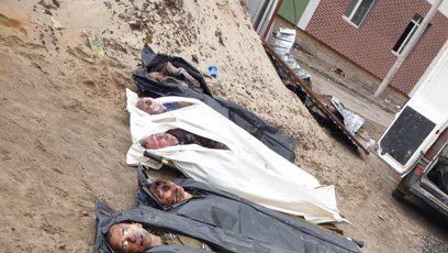 FOTO: Šest mrtvých civilistů a jeden ruský voják z Buči.