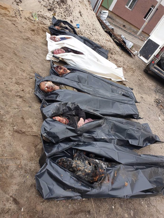 FOTO: Šest mrtvých civilistů a jeden ruský voják z Buči. – stránka 1154