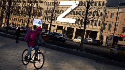 FOTO: Nový hákový kříž v podobě Z se objevuje na budovách v ruských městech.