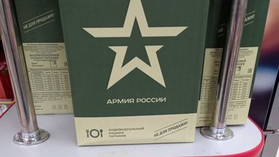 FOTO: V ruských obchodech se začínají objevovat vojenské provianty.