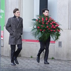 Josef a František Trojanovi přišli dát poslední sbohem milovanému dědečkovi. 