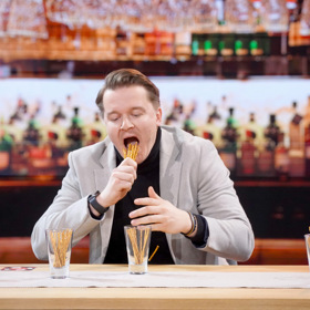 Kolečko musel na čas sníst určté množství slaných tyčinek. 