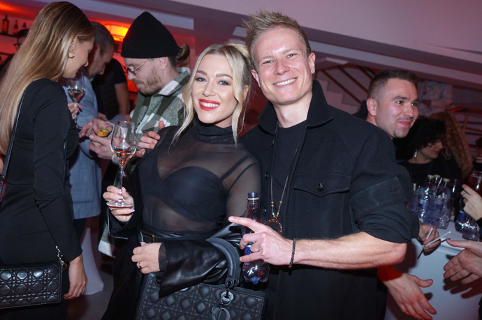 FOTO: Dominika Myslivcová na Playboy party s Mirem Šmajdou. – stránka 459
