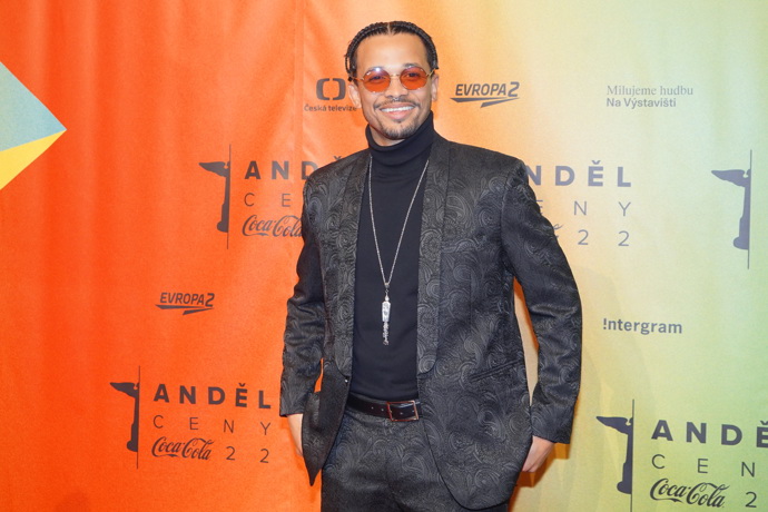 FOTO: Ben Cristovao dorazil sám a moc mu to slušelo. – stránka 20