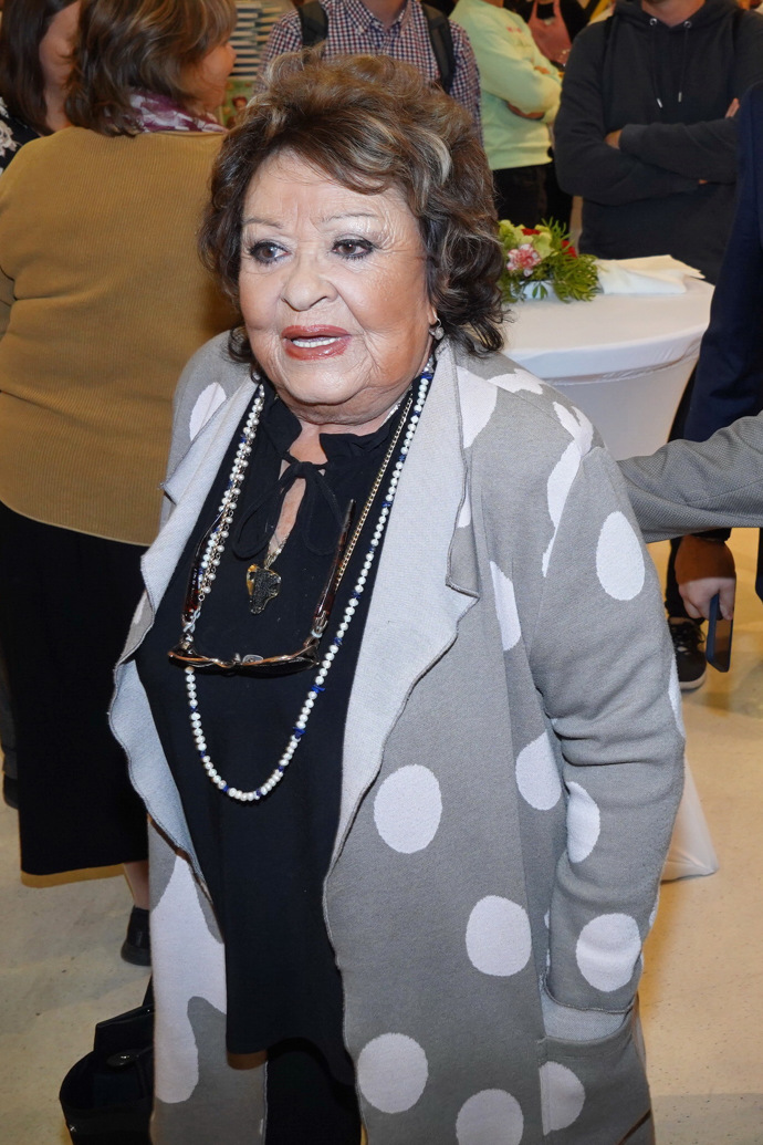 FOTO: Herečka Jiřina Bohdalová. – stránka 762