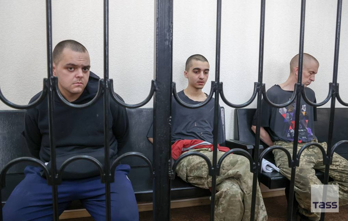FOTO: Tři mladíci, dobrovolníci z ukrajinské armády, odsouzení Doněckou lidovou republikou k trestu smrti. – stránka 927