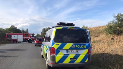 FOTO: Nehoda na Rokycansku, při které spadlo letadlo na automobil.