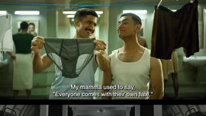 FOTO: Porovnání indické verze Forresta Gumpa (nahoře) s americkým originálem z roku 1994 (dole).