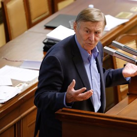 Miroslav Grebeníček nepatří mezi nejbohatší komunisty.