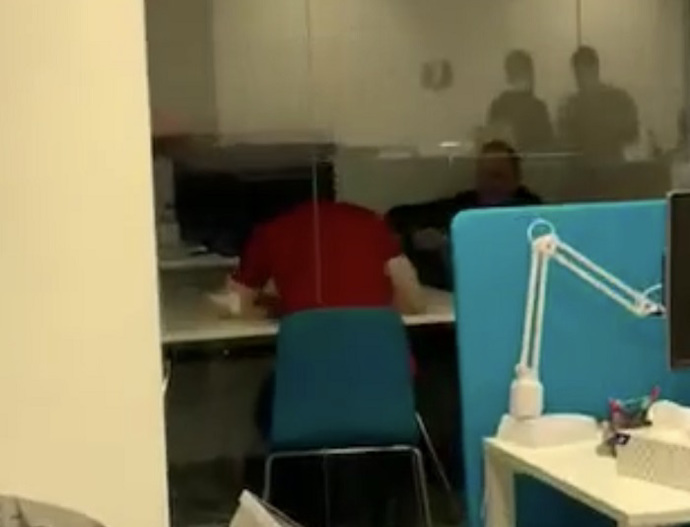 FOTO: Tajná schůzka Honzy Jelínka s panem V. – stránka 188