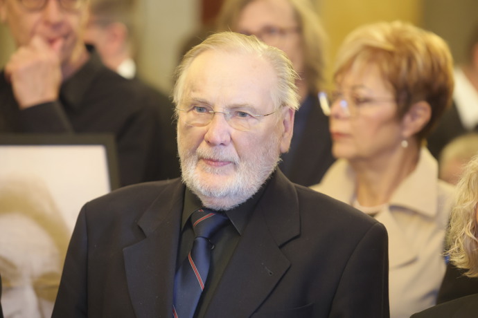 FOTO: Jiří Štěpnička přišel dát poslední sbohem Soně Červené. – stránka 5