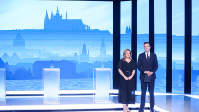 FOTO: Moderátoři Superdebaty CNN Prima NEWS Terezie Tománková a Petr Suchoň.