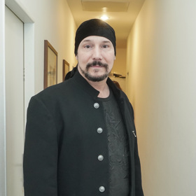 Bohuš je otevřený člověk.