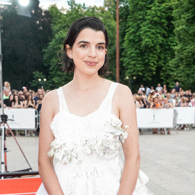 Antonie má radši obleky, pro červený koberec ale přece jen zvolila šaty.