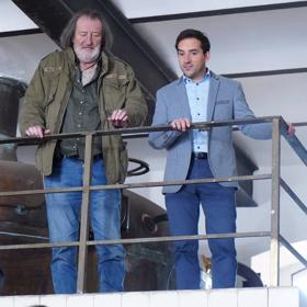 Bolek Polívka a Matouš Ruml se setkali v seriálu Hořký svět v pivovaru.