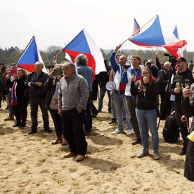 Na demonstrace dohlížely desítky policistů.