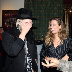 Bavil nejen sebe, ale také hosty. Emma Smetana a Jordan Haj se jeho vyprávění velmi smáli.