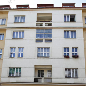 Manželé si nedávno pořídili byt v pražských Dejvicích.