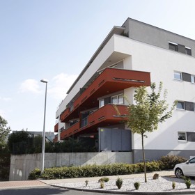 Radek Kašpárek si koupil velký byt na kraji Prahy.