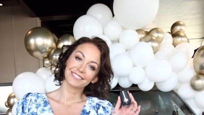 FOTO: Agáta si k narozeninám nadělila luxusní elektroauto.