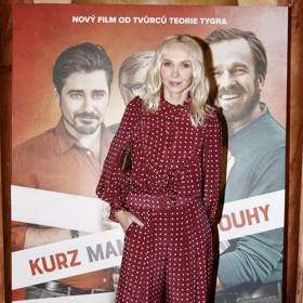 Jana Plodková je elegantní.