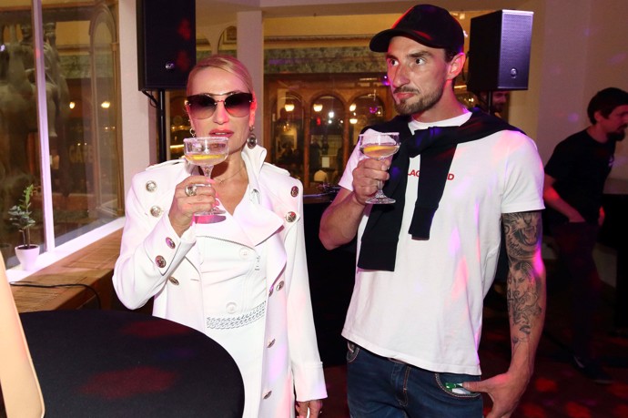 FOTO: Syn Petra Sepéšiho s matkou. – stránka 9