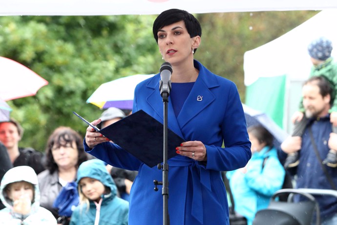 FOTO: Předsedkyně poslanecké sněmovny Markéta Pekarová Adamová. – stránka 584