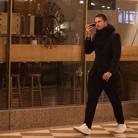 Ondřej Brzobohatý dorazil na premiéru sám.