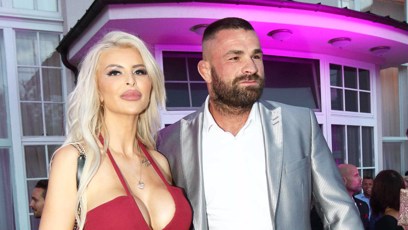 FOTO: Lela oblékla šaty s nepřehlédnutelným výstřihem.