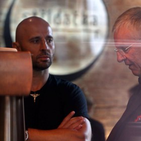 Martin Ručinský si nemohl nechat ujít oslavy i rozhovor s finským trenérem.