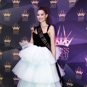 Karolína Kopíncová se připravuje na Miss World. 